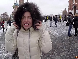 Ramassé à Moscou russe Hottie Ally Jones ne me dérange pas putain de chien