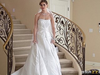 Shivering novia cachonda es follada hardcore doggystyle por un fotógrafo de bodas