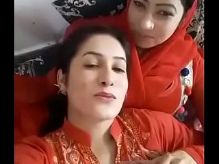 Pakistanische lebenslustige Mädchen