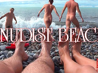Nudist Seaside - - Casal de jovens nude na praia, casal adolescente nu