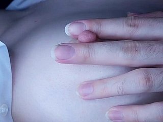 Brustwarzenspiel, Biss und Saugen Brustwarzen // Untalented Asian Titten // Japanische Brustmassage