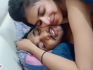 Cute Indian Girl Passionate sex far ex-boyfriend shellacking pussy together with kissing