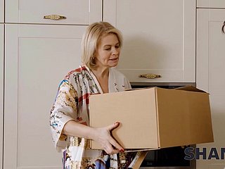 Of age Russian cougar fucked away from younger delivery mendicant - Snarl up 4K