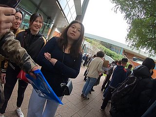 นักเรียนฮ่องกงหญิงชาวจีน