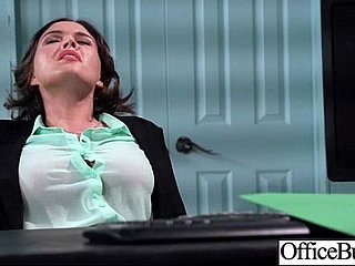 Office Woman (krissy lynn) com peitos grandes de melão adora filme de sexo-34